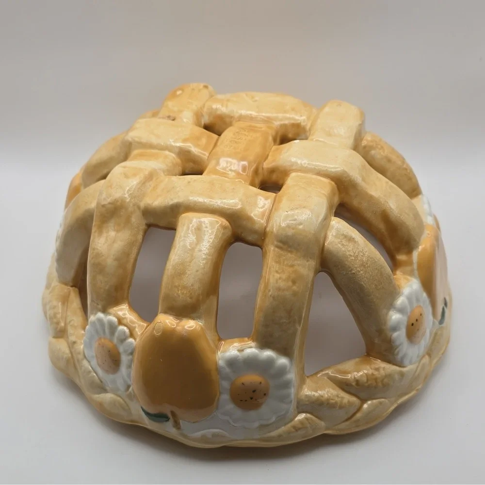 Tan & White Glossy Ceramic Lattice Floral Round Decorative Bowl